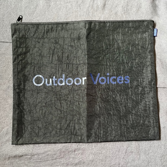 Outdoor Voices Warm-up Kit. Charcoal. Size Medium. - Picture 2 of 8